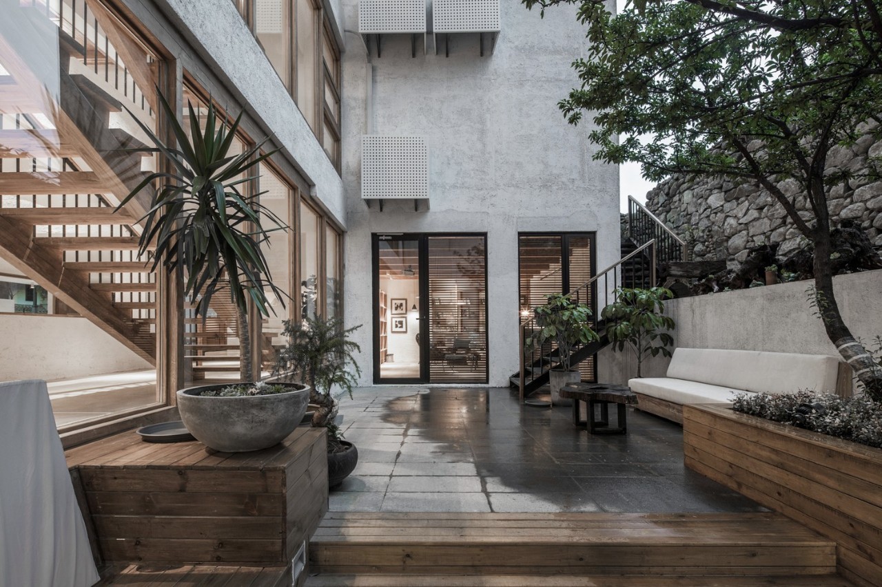 大理既下山，天光云影共徘徊