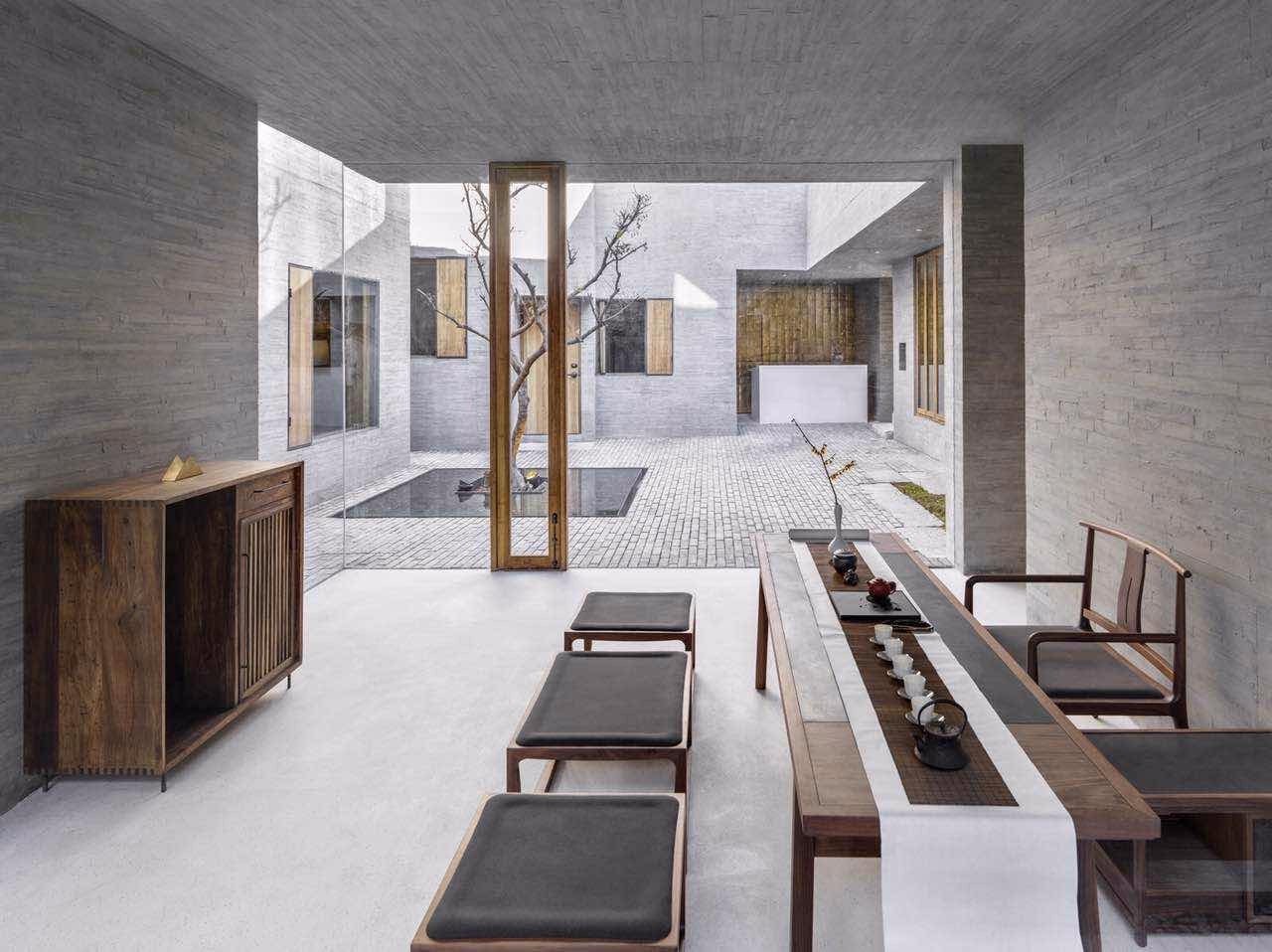 大理既下山，天光云影共徘徊