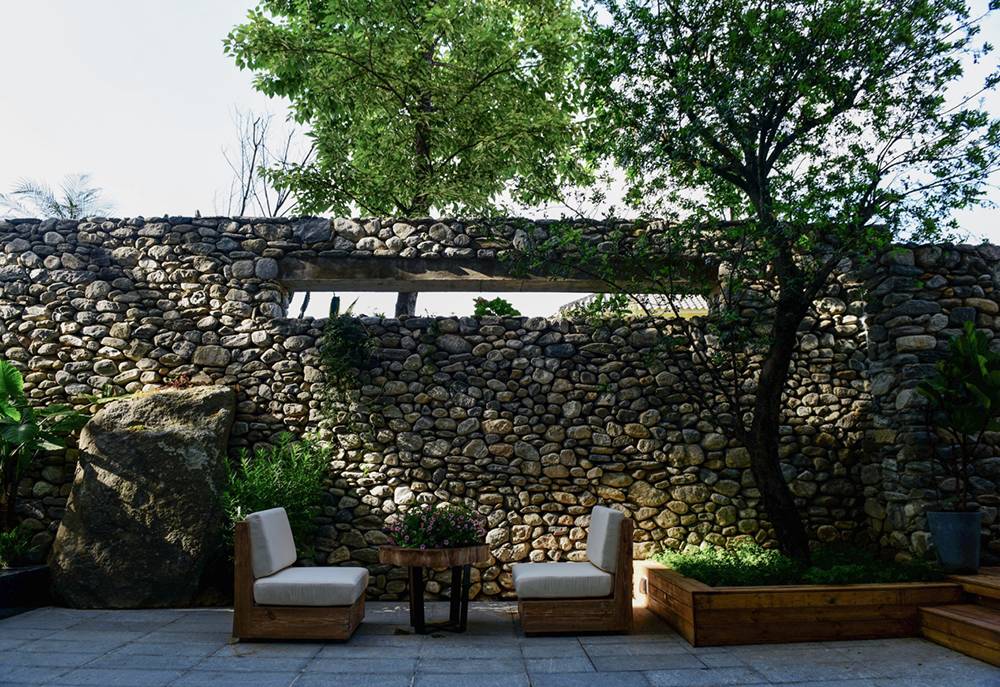 大理既下山，天光云影共徘徊