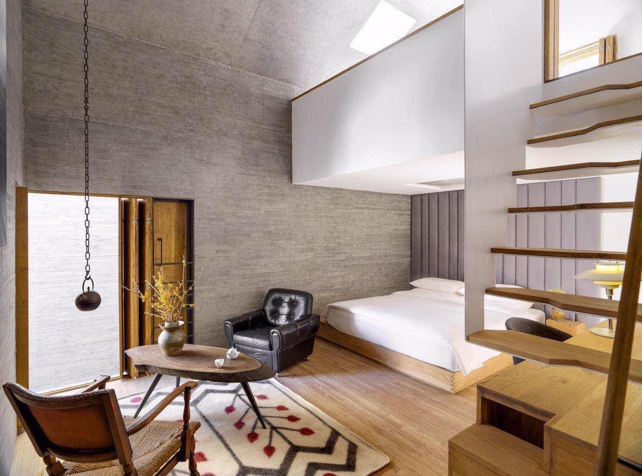 大理既下山，天光云影共徘徊