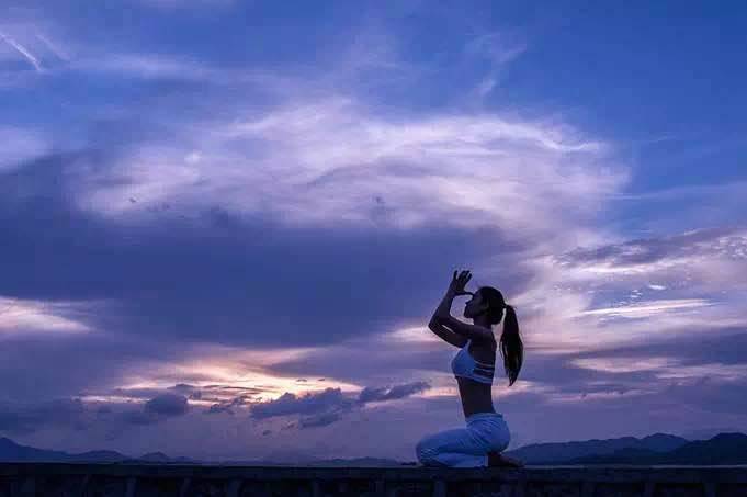 大理既下山，天光云影共徘徊