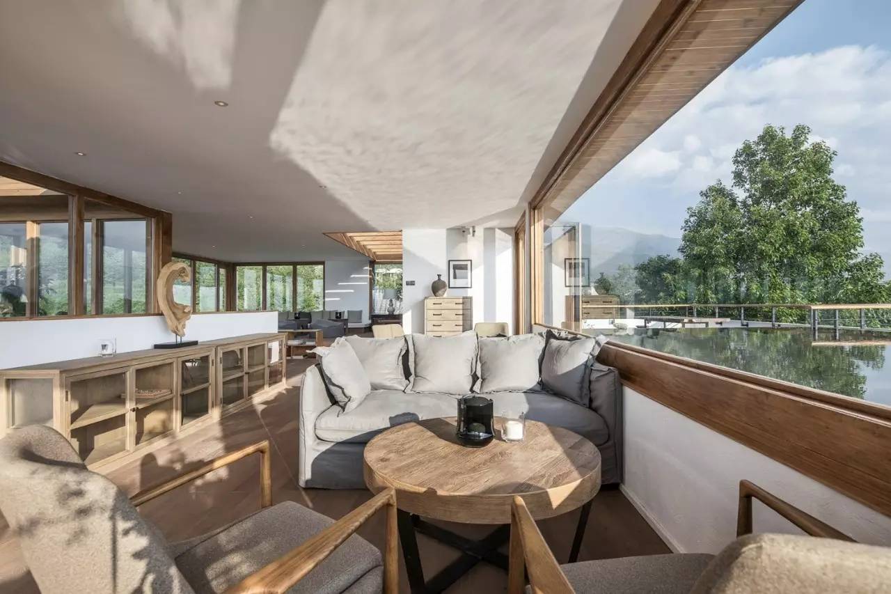 大理既下山，天光云影共徘徊