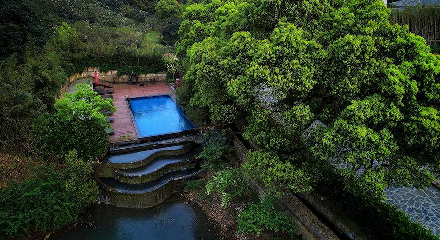 縹緲軒民宿，縹緲峰下伴山林美景泡一池私湯