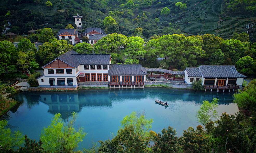 縹緲軒民宿，縹緲峰下伴山林美景泡一池私湯