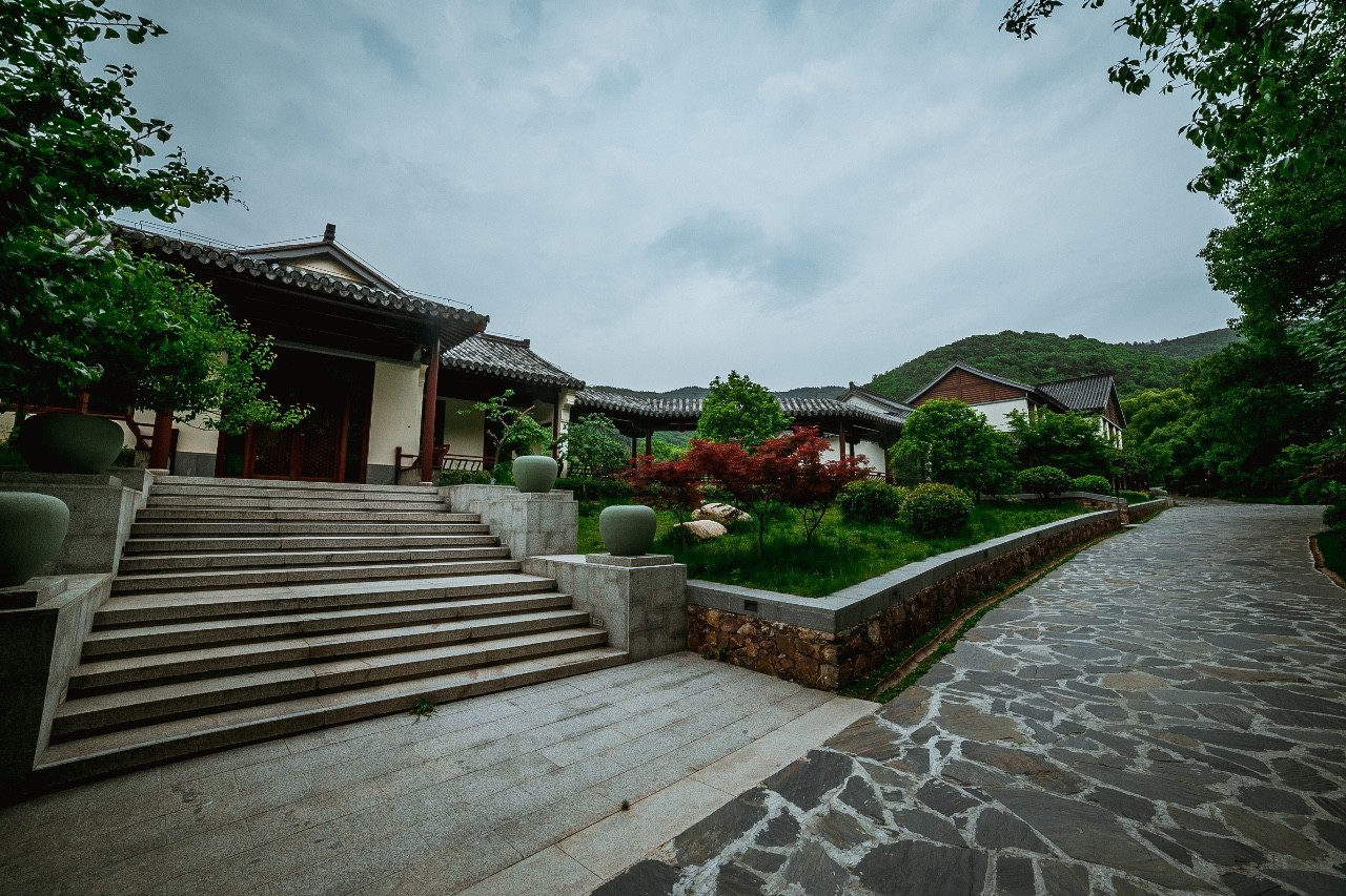 縹緲軒民宿，縹緲峰下伴山林美景泡一池私湯