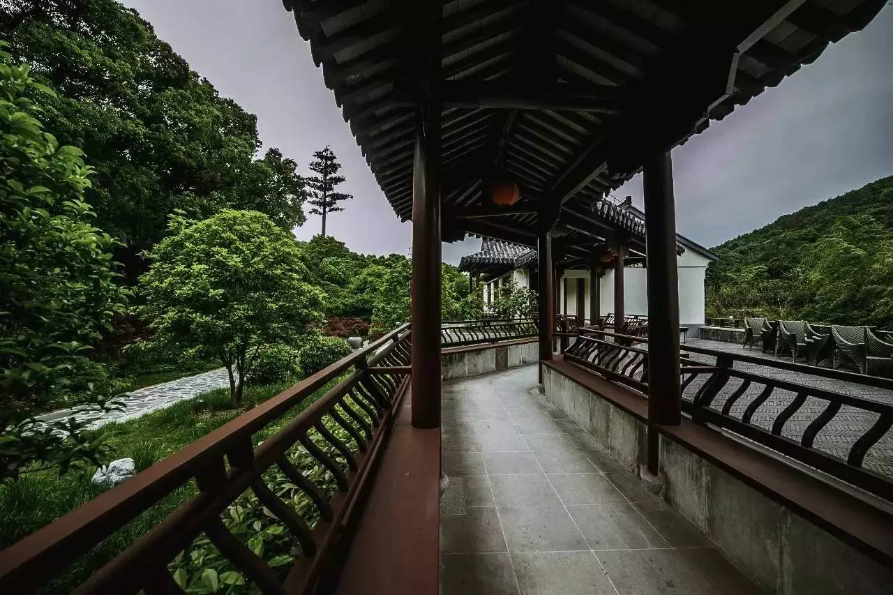 縹緲軒民宿，縹緲峰下伴山林美景泡一池私湯