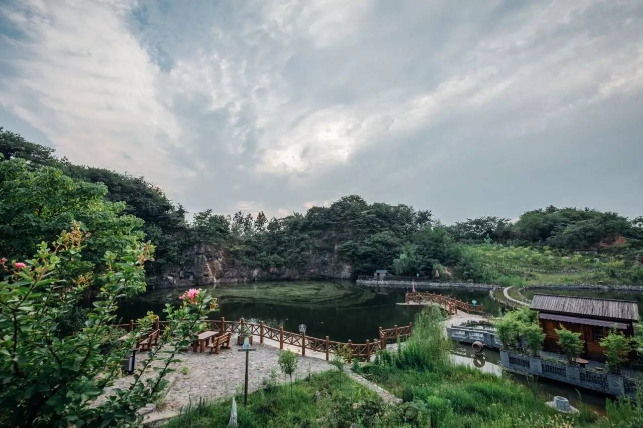 一宿·山麓之庭，一個(gè)充滿禪意山下庭院