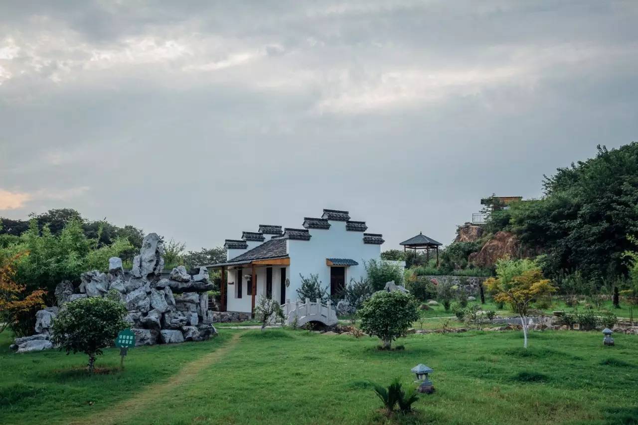 一宿·山麓之庭，一個(gè)充滿禪意山下庭院