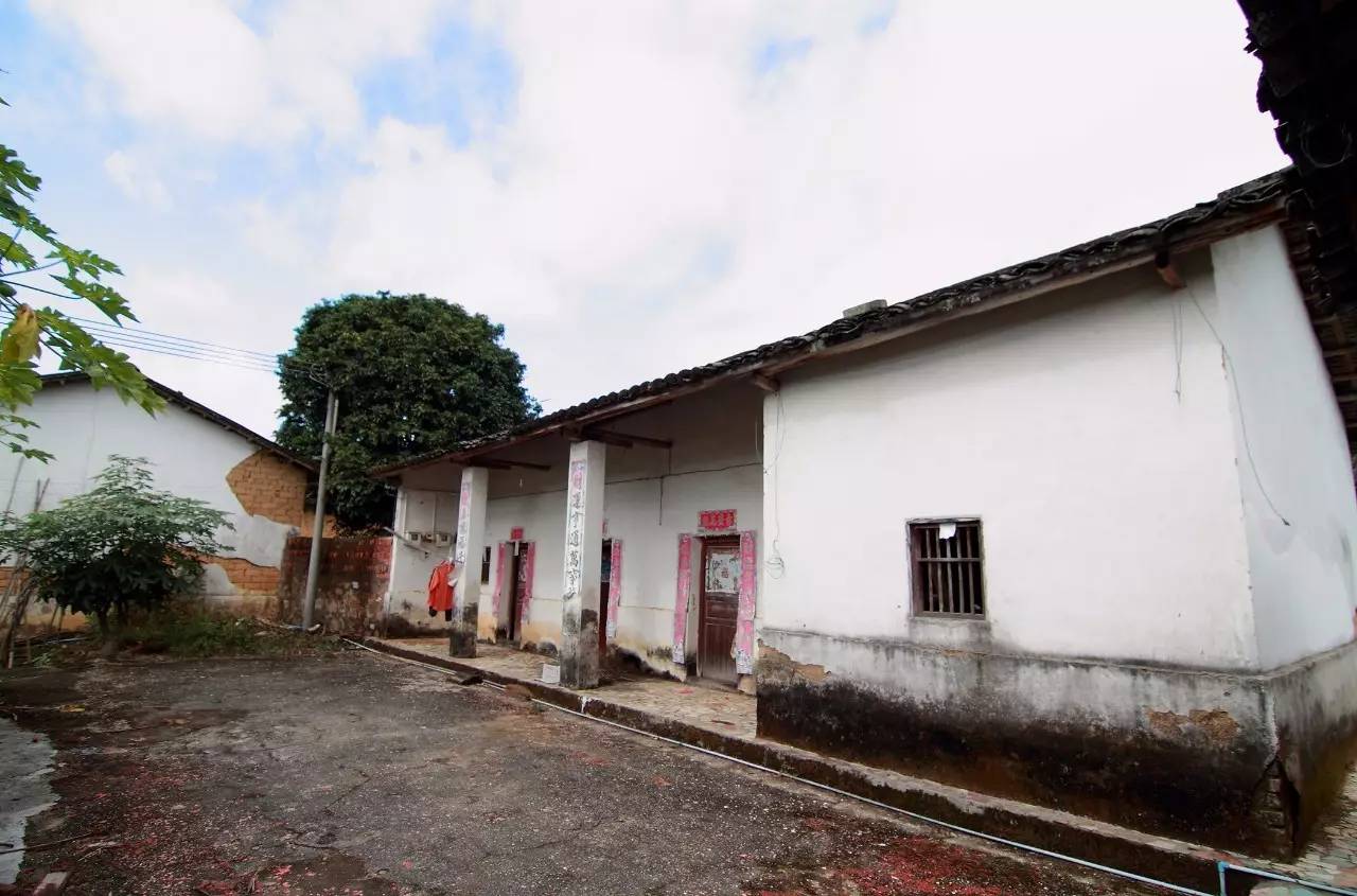 天堂山鄉(xiāng)愛(ài)樹(shù)民宿，古色古香的童話(huà)小鎮(zhèn)