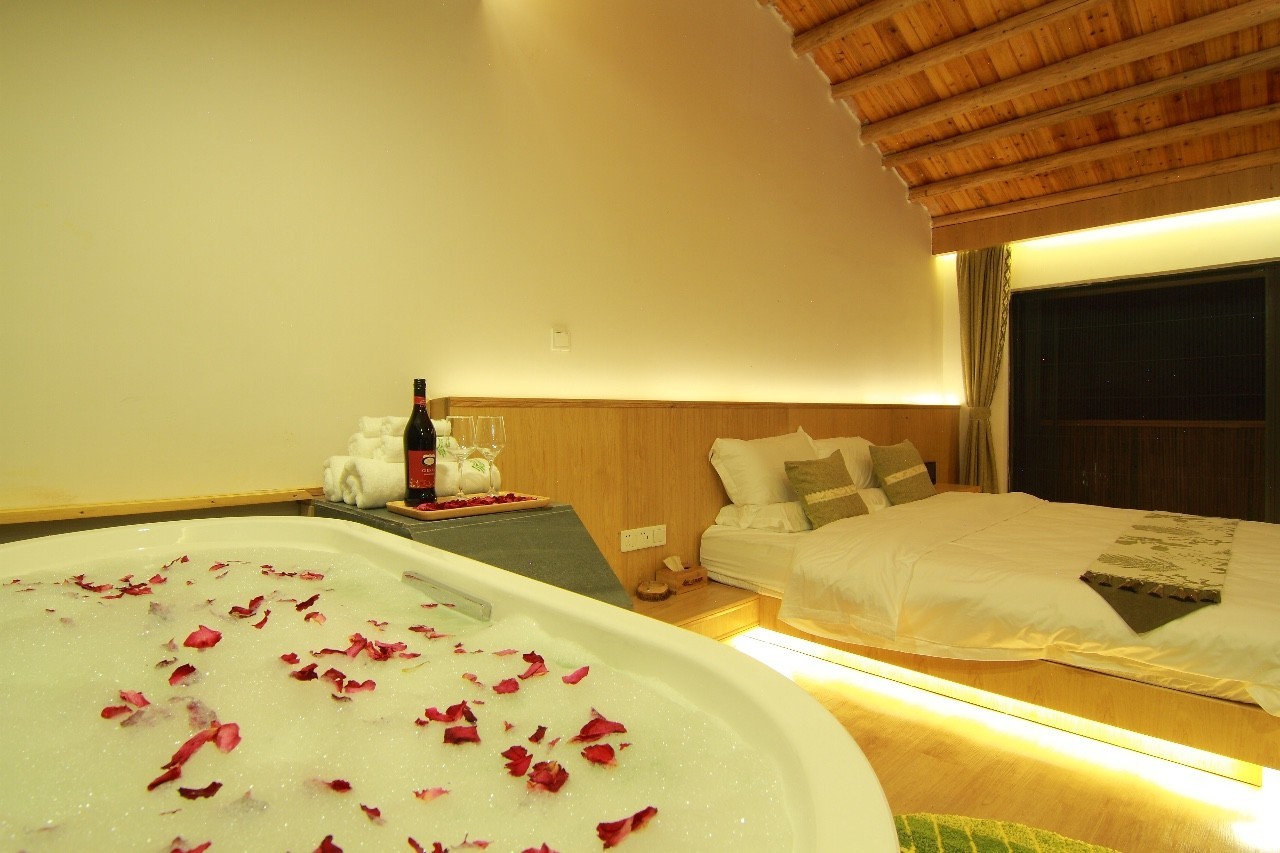 天堂山鄉(xiāng)愛樹民宿，古色古香的童話小鎮(zhèn)