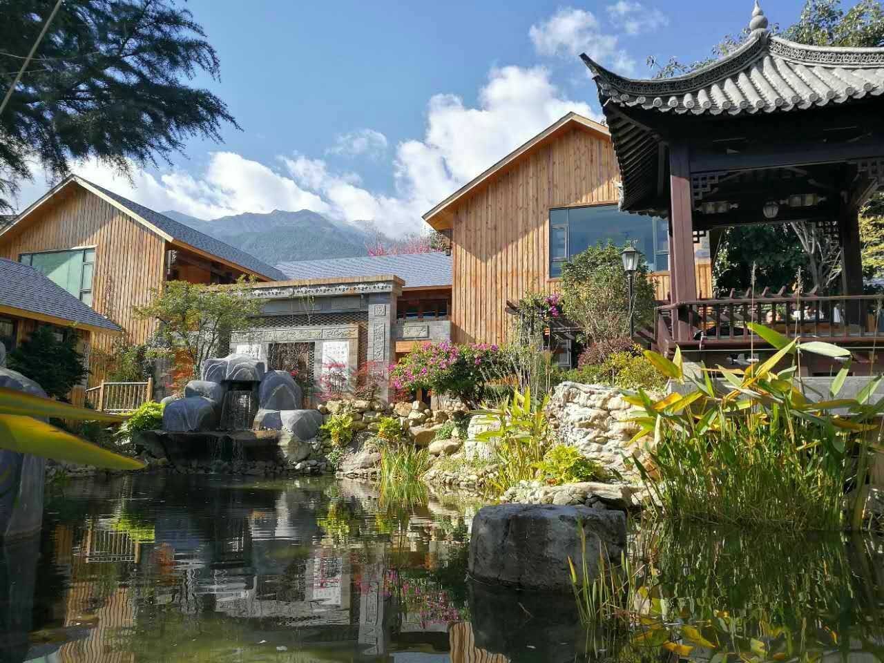 融居·銀箔泉，來(lái)銀箔泉邊喝茶看蒼山洱海