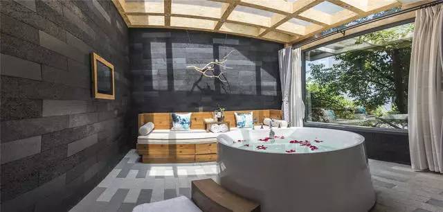 融居·銀箔泉，來銀箔泉邊喝茶看蒼山洱海