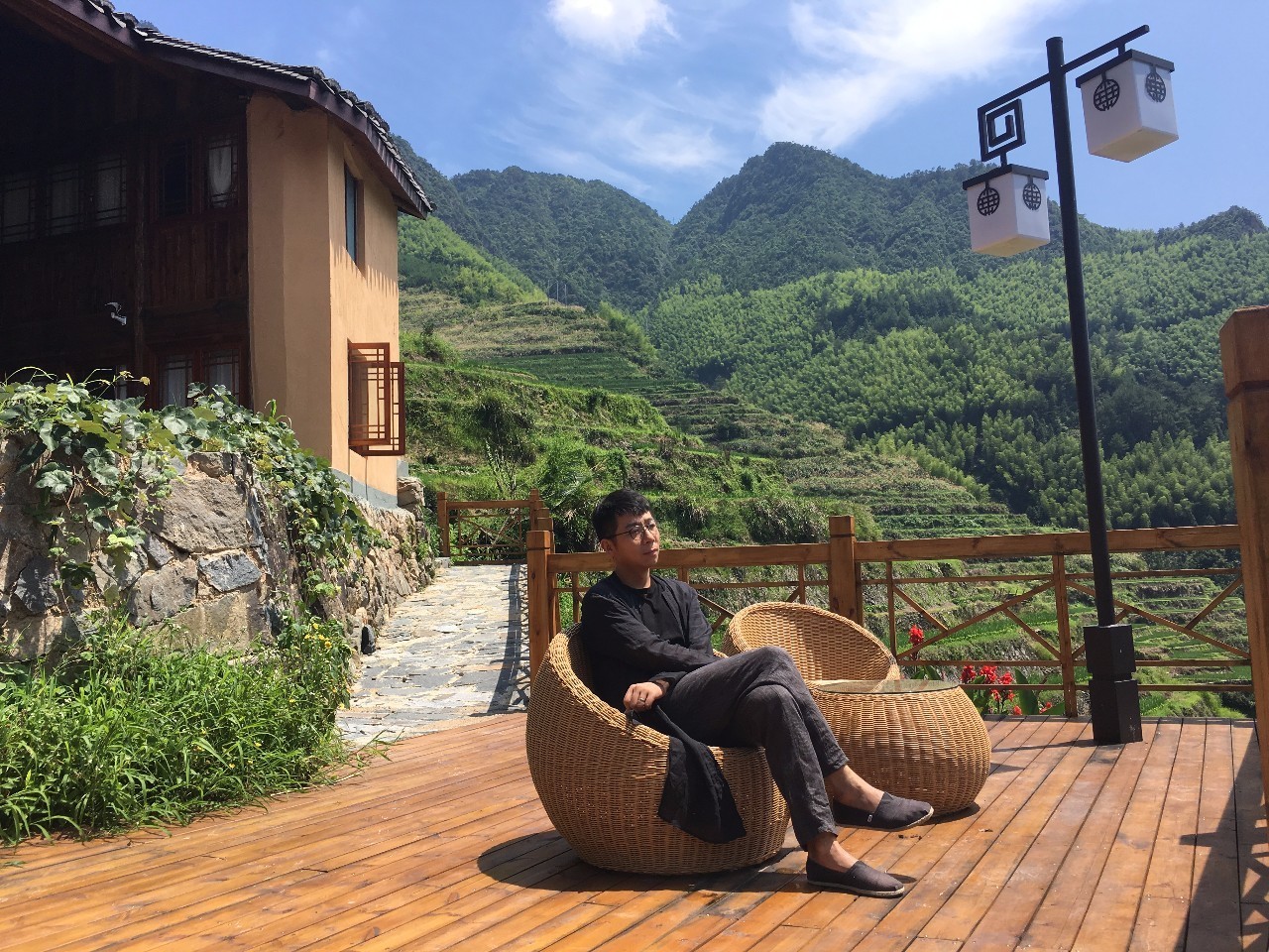 如隱·小佐居，半入溪水半入云