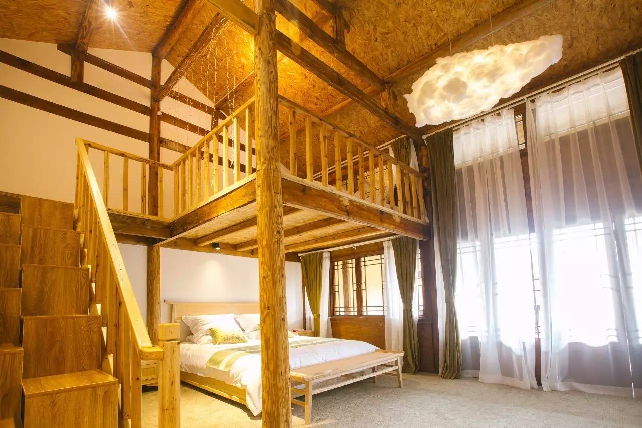 如隱·小佐居，半入溪水半入云