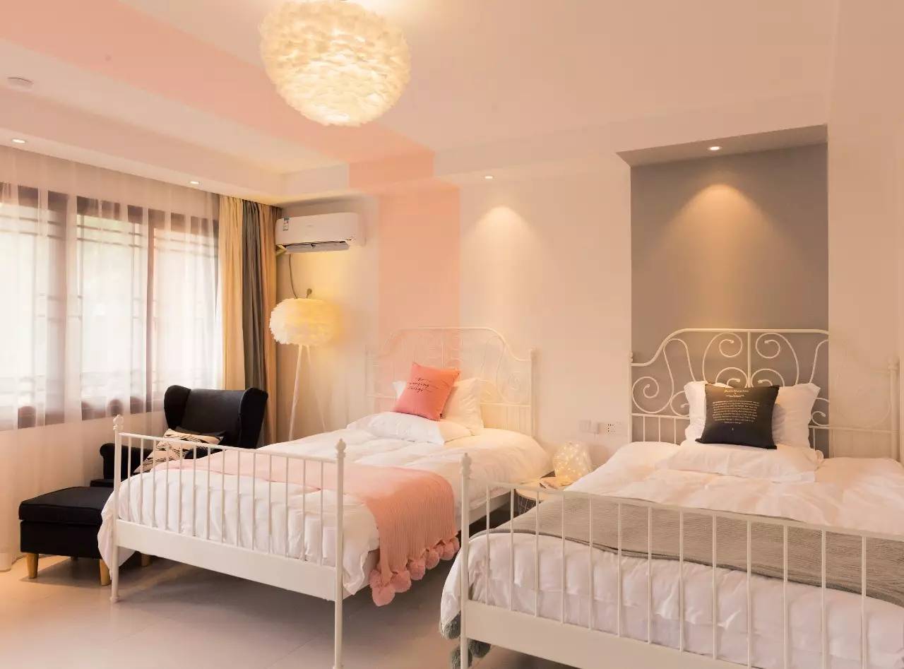 如隱·小佐居，半入溪水半入云