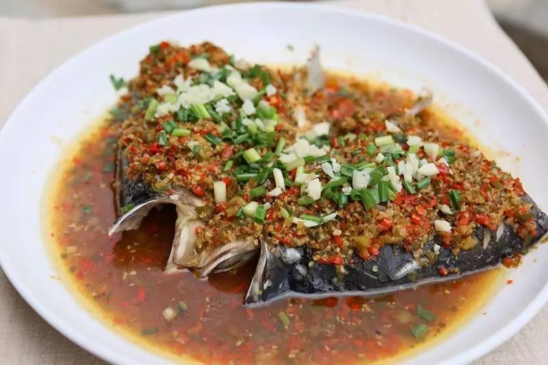 如隱·小佐居，半入溪水半入云