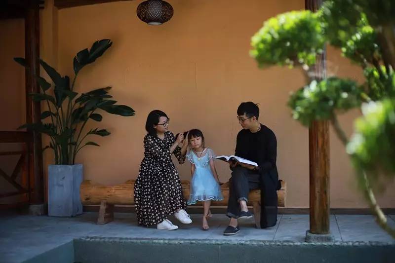 如隱·小佐居，半入溪水半入云