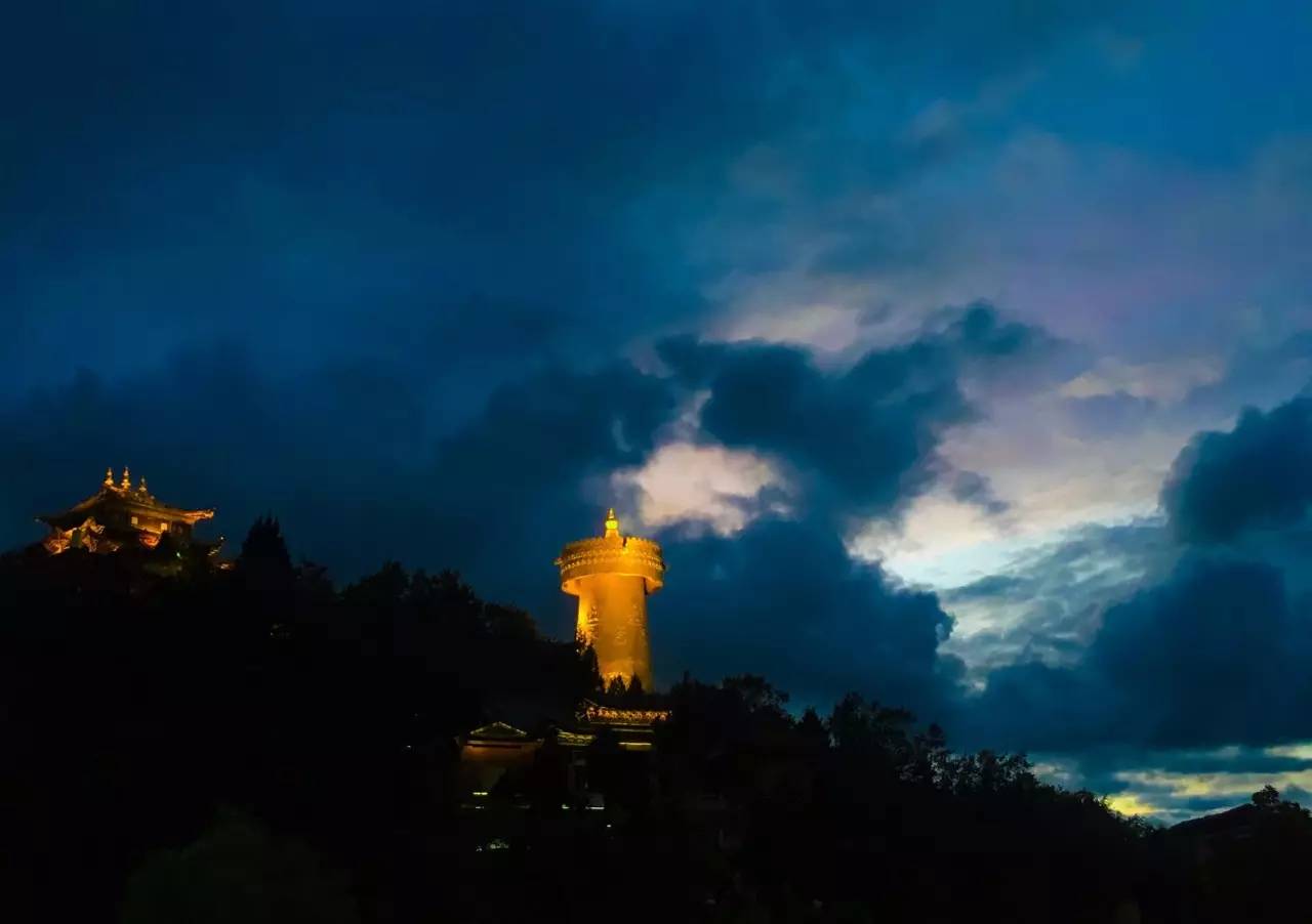 天空之城南杉藝術(shù)酒店，在月光之城尋找探索