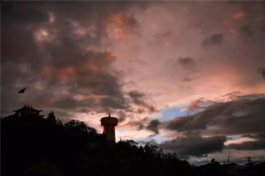 天空之城南杉藝術(shù)酒店，在月光之城尋找探索