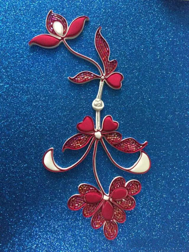 中式服裝的精美盤扣制作