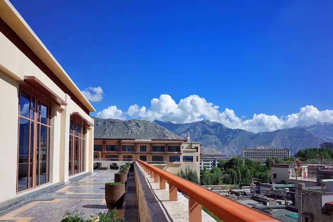 拉薩香格里拉酒店，睡在世界屋脊之上