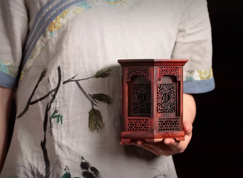 老撾大紅酸枝實木筆筒，紅木雕工藝品