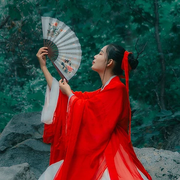 紅衣女子霸氣頭像，唯美古風(fēng)真人女子頭像