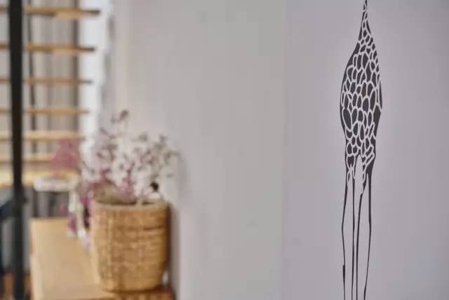 木葉夏民宿，云天收夏色木葉動(dòng)秋聲