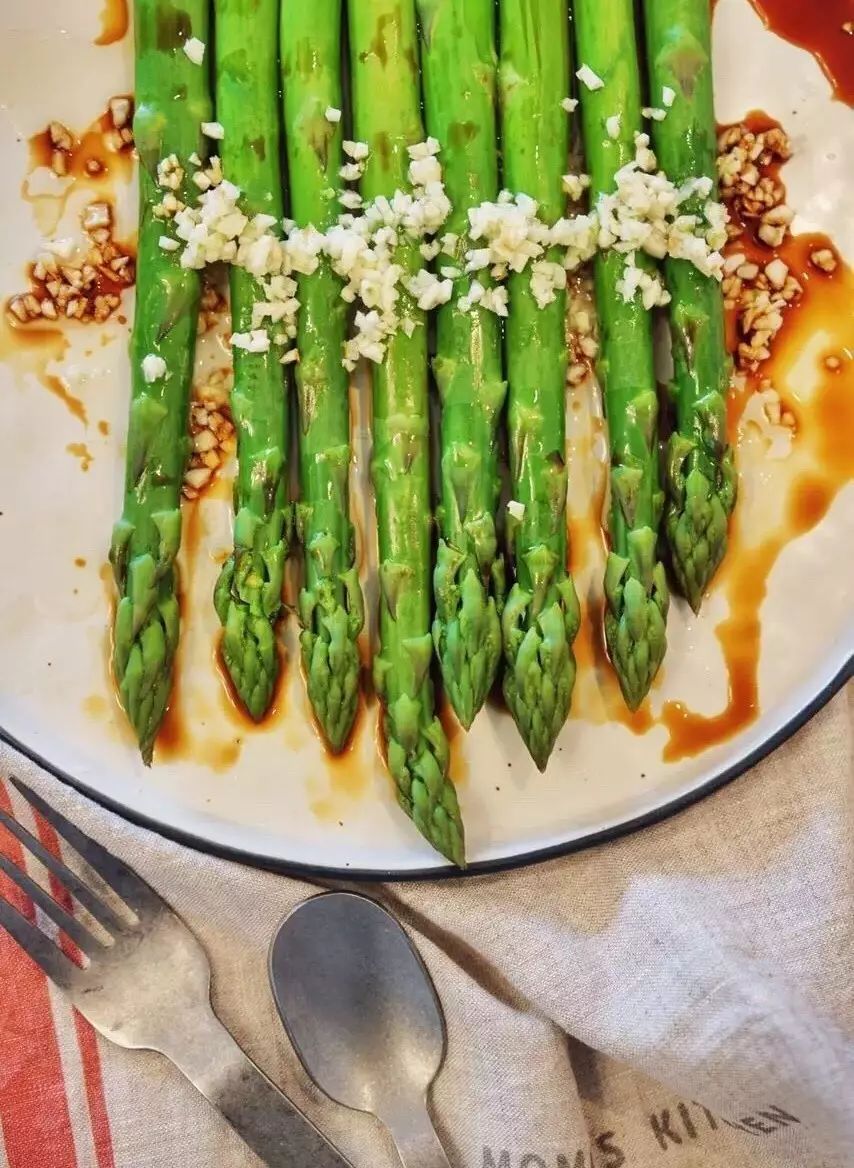木葉夏民宿，云天收夏色木葉動秋聲