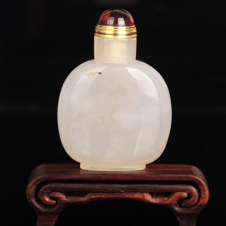 瑪瑙鼻煙壺，韻味自然成景