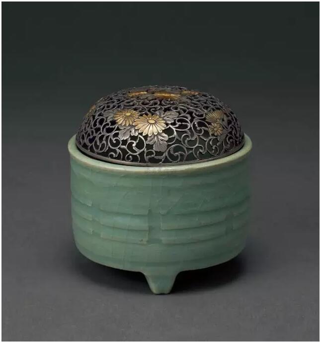 香爐紫煙，出自香爐歸于縹緲