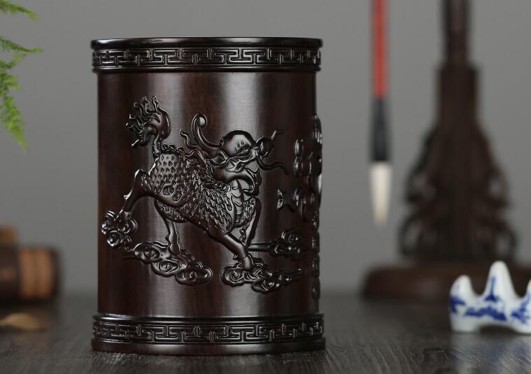 紅木筆筒，書房中不可或缺的瑰寶