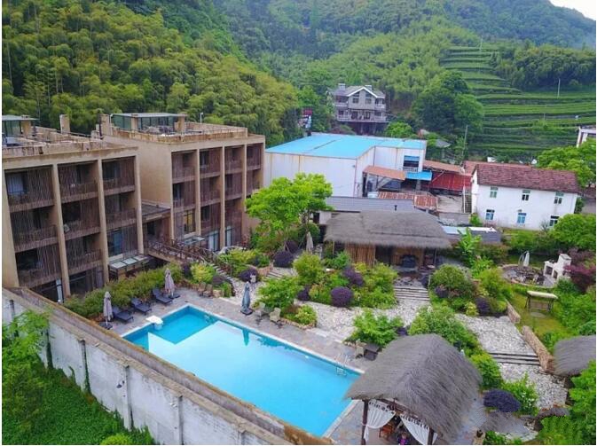 莫干山遙遠的山民宿，溪聲不絕耳山色不離門