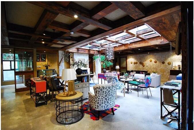 莫干山遙遠(yuǎn)的山民宿，溪聲不絕耳山色不離門