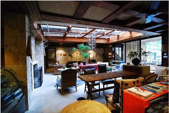 莫干山遙遠(yuǎn)的山民宿，溪聲不絕耳山色不離門