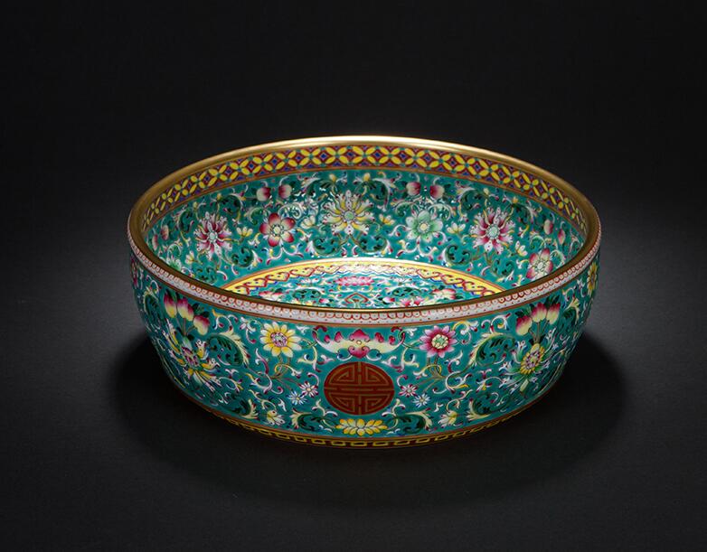 水盂，雖盛水?dāng)?shù)滴卻積水成淵