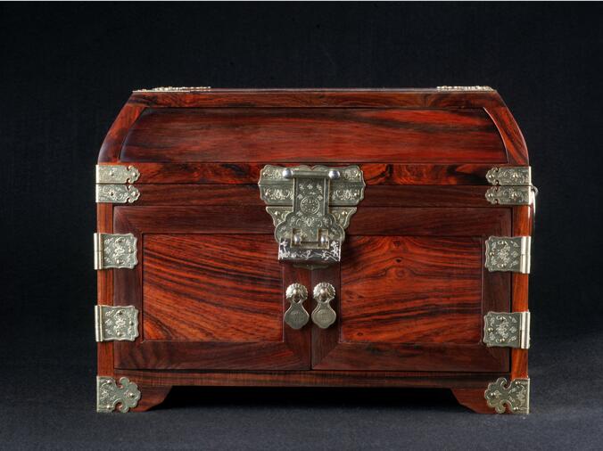 梳妝盒，紅妝待嫁閨閣意