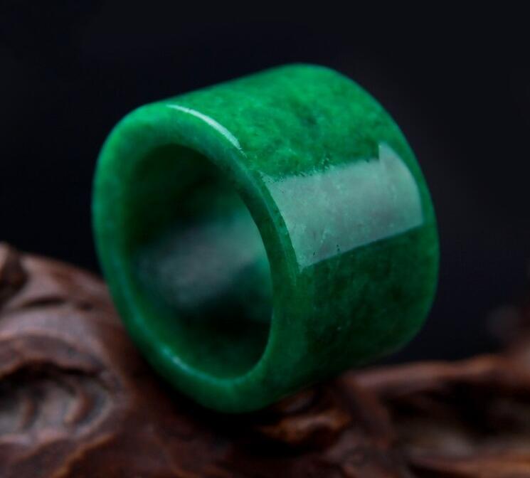 玉扳指，最美的指上風(fēng)情