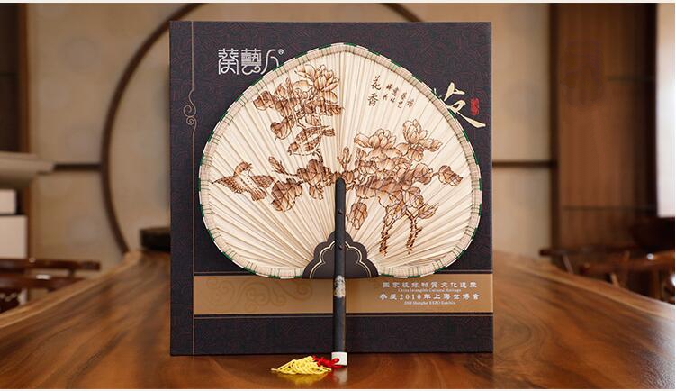 中國四大名扇，輕羅小扇撲流螢