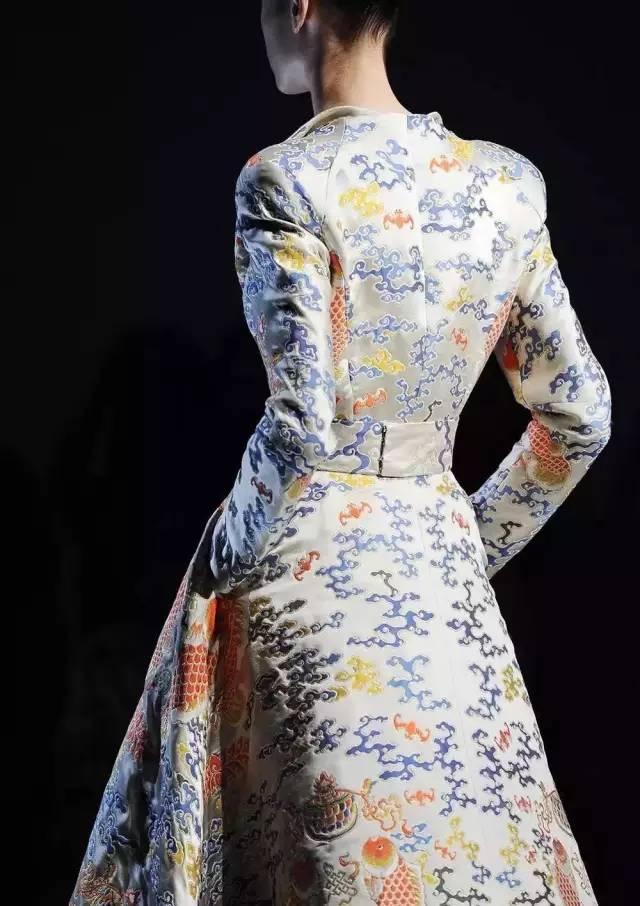 云錦定制禮服，寸錦寸金燦若云霞