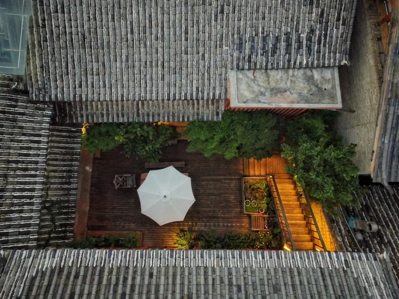 麗江束河無(wú)爾，在這里帶著夢(mèng)想開(kāi)花棲居