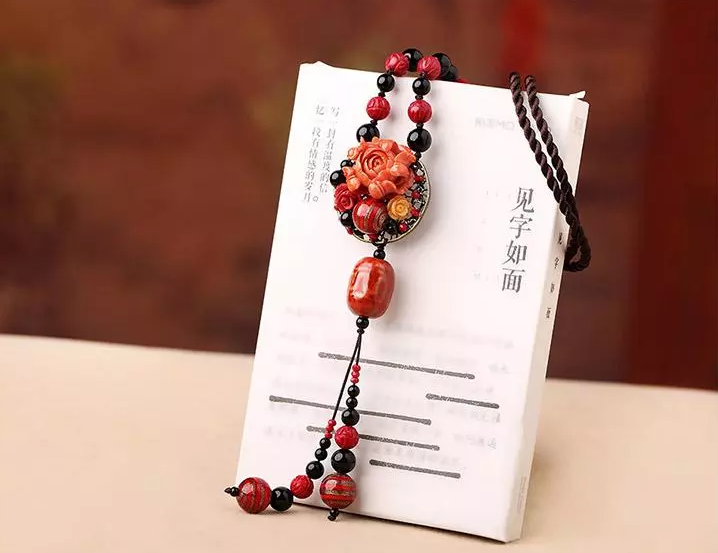 紅色復(fù)古立體花朵吊墜毛衣鏈項(xiàng)鏈?zhǔn)罪? src="/wenxue/d/file/bigpic/190404/04/13-1G010112033.png" style="height: 571px; width: 750px;" / data-1OqZ="QtU6GK"><br / data-6RNi="kElOyw">
	<img alt=