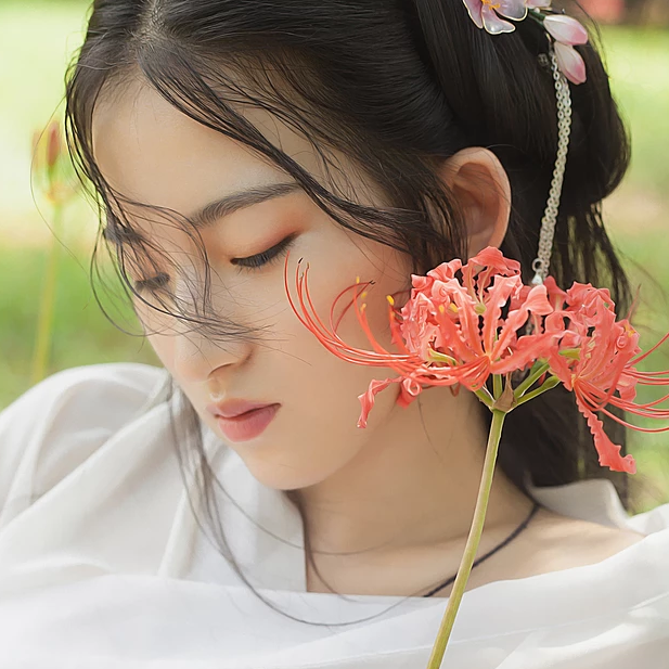 高傲冷艷彼岸花唯美古風(fēng)真人女生頭像
