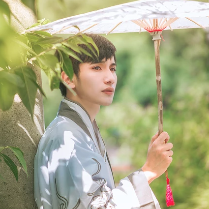 古典家佳樂文學(xué)漢服孤館燈青頭像，古風(fēng)男生頭像