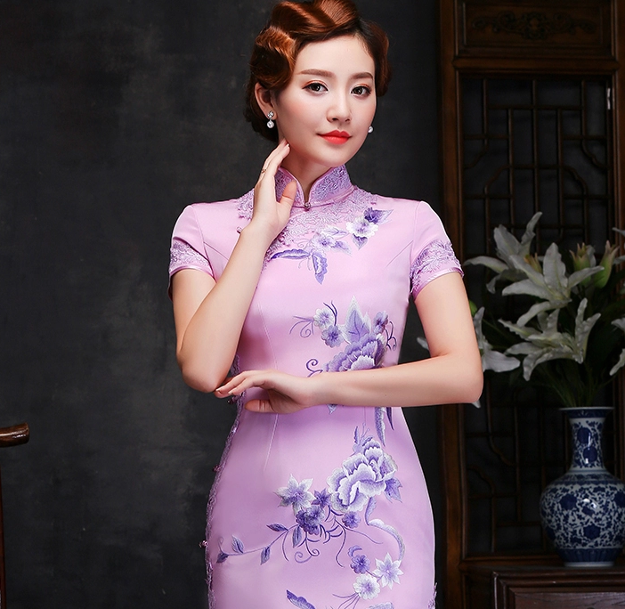 真絲繡花旗袍，復(fù)古氣質(zhì)蕾絲鑲邊旗袍