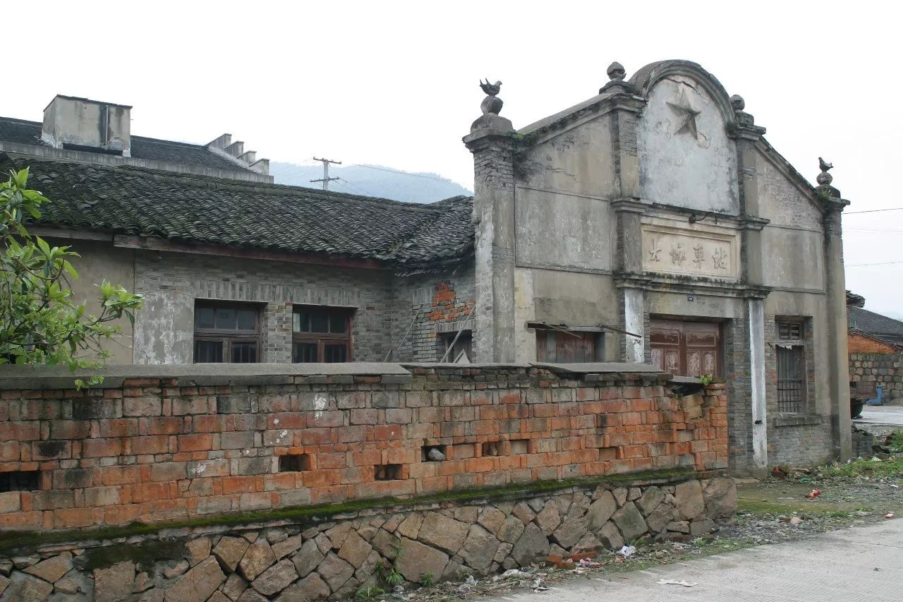 寧波·花雨醉，品花間一壺酒聽雨后醉朦朧