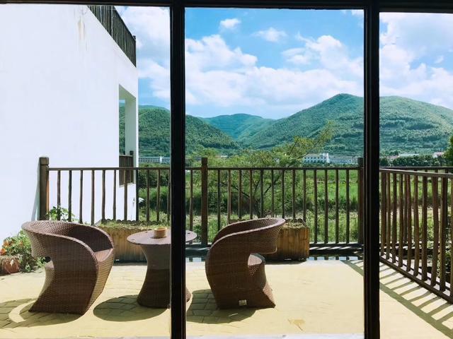 寧波·花雨醉，品花間一壺酒聽雨后醉朦朧