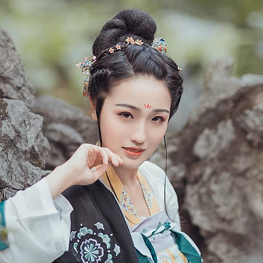 唯美漢服傷感頭像，唯美古風女子真人頭像