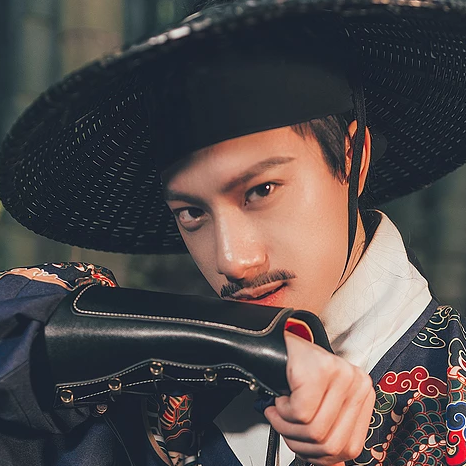 霸氣錦衣行帶刀頭像，唯美古風(fēng)男生真人頭像