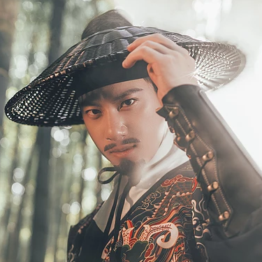 霸氣錦衣行帶刀頭像，唯美古風(fēng)男生真人頭像